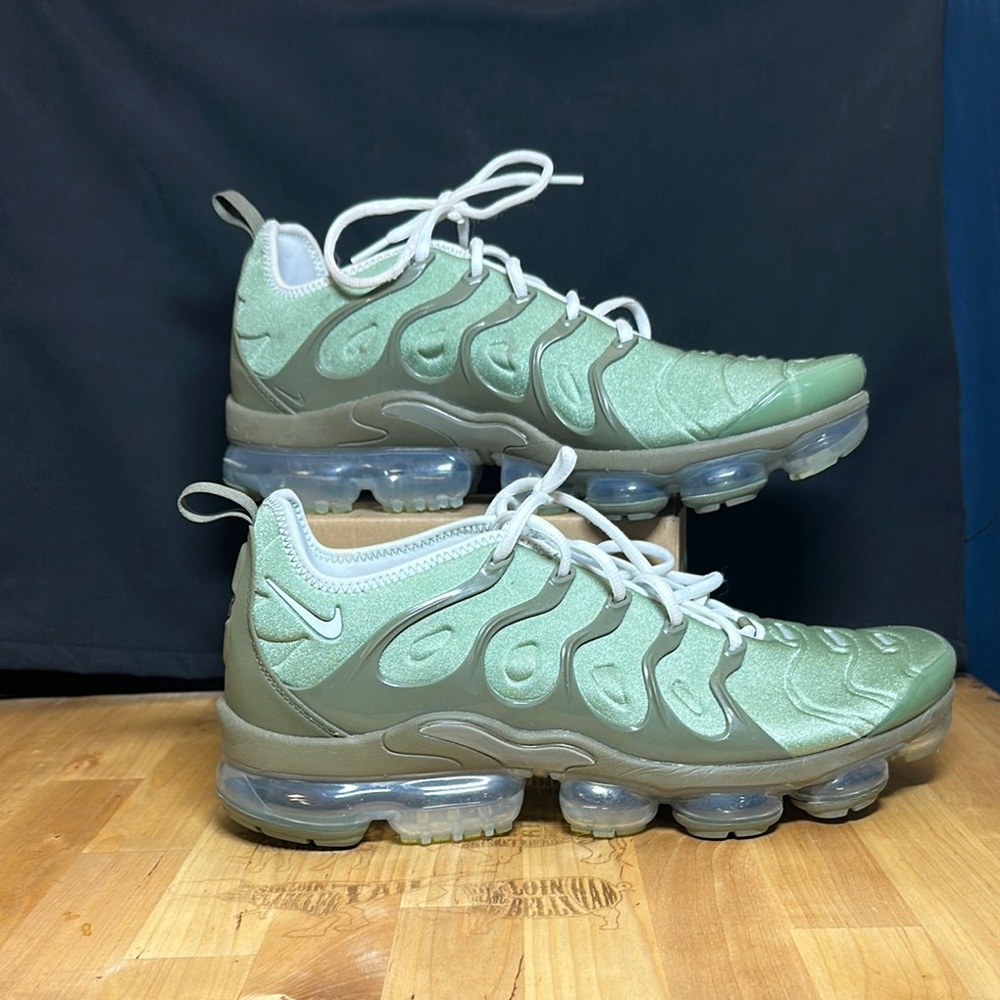 Nike Air VaporMax Plus "Oil Green/White/Medium Olive"